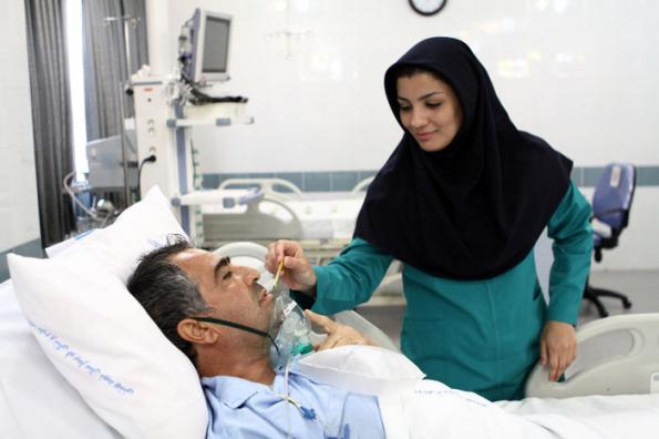 پرستاری در منزل یا بیمارستان: کدام انتخاب بهصرفهتر است؟ کاهش ریسک عفونت؛ یکی از مزایای بزرگ