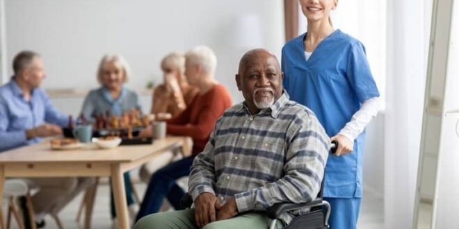 تاثیر پرستار سالمند بر حفظ استقلال، عزت‌نفس و کیفیت زندگی سالمندان در خانه