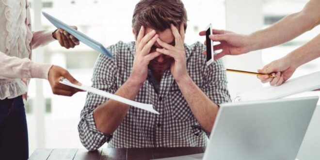 چگونه بفهمیم افسرده ایم یا فرسودگی شغلی داریم؟