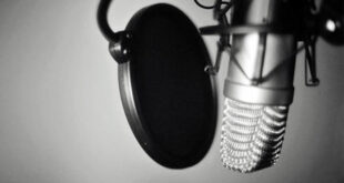 اسباب‌کشی از دهان باز به گوش باز