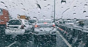 ترافیک پرحجم در بزرگراه‌های تهران همزمان با بارش باران