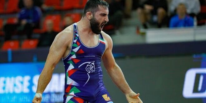 حسن یزدانی در فینال لیگ برتر کشتی آزاد مقابل مجتبی گلیج به میدان می‌رود