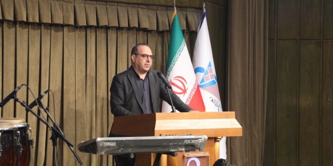 پرستاران و پزشکان برای تامین معیشت تحت فشار زیادی هستند