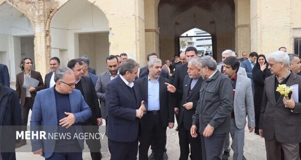 بازدید وزیر میراث فرهنگی از کاروان شاه عباسی سمنان