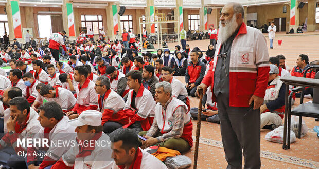 داوطلبان هلال‌احمر نماد صلح و سلامت در جامعه هستند