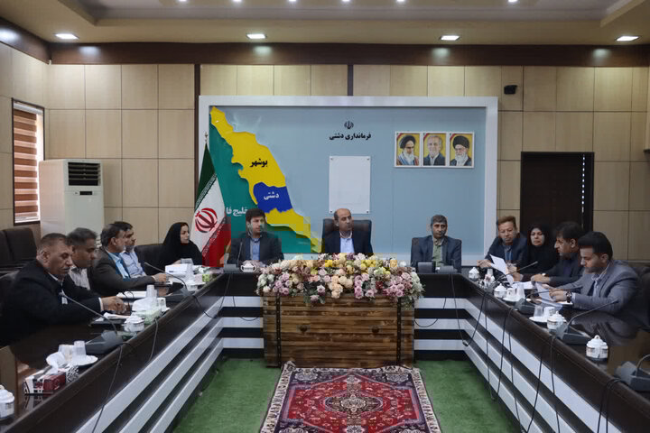 فرماندار دشتی: عیدی کارگران پیش از پایان سال پرداخت شود