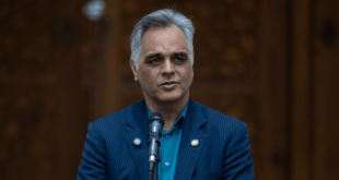 هر پرستار در عمل به جای 3 نفر کار می کند