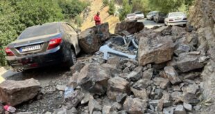 ۶ کشته و مصدوم در حادثه ریزش کوه روی خودرو‌ها