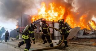 آتش‌سوزی در ساختمان چهارطبقه انقلاب/ ماجرای حادثه چه بود؟