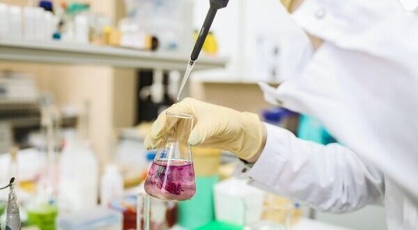 تجربه جنگ باید مبنای اصلاح نظام تأمین دارو قرار گیرد