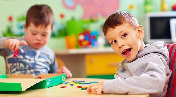 فشار مضاعف جنگ بر خانواده‌های اتیسم؛ تماس با بیش از ۹۰۰۰ خانواده