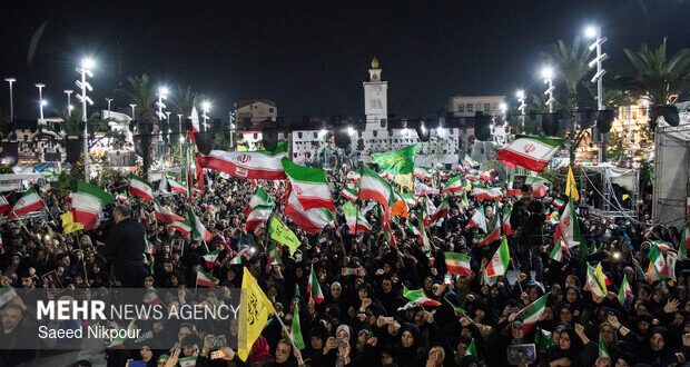 پنجاه و شش شب پای کار؛ مردم رشت از میدان دست نکشیدند
