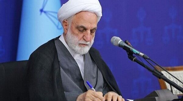 اژه ای:ناوهای شیطان بزرگ حتی جرئت نزدیک شدن به تنگه هرمز را نیز ندارند