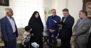 دیدار جانشین وزیر بهداشت با خانواده شهید مدافع سلامت