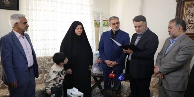 دیدار جانشین وزیر بهداشت با خانواده شهید مدافع سلامت