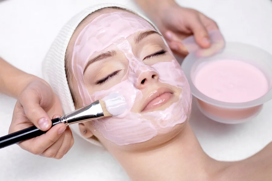 فیشال تخصصی پوست با خدمات حرفهای در مرکز ماساژ فیشال پوست با استفاده از مواد مخصوص