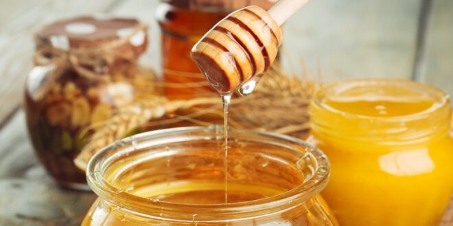 طب سنتی؛ خواص عسل طبیعی و نقش آن در بهبود سلامت عمومی