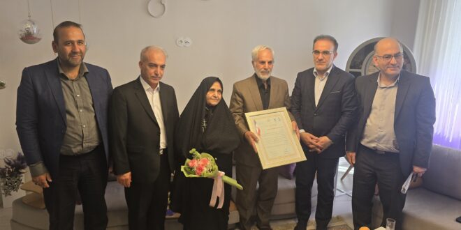 دیدار رئیس‌کل سازمان نظام پزشکی با خانواده باقری‌وند؛ خانواده‌ای در خدمت سلامت