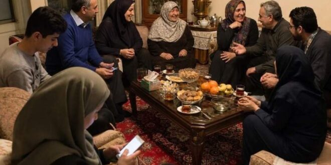 چرا گوشی هوشمند جای خاطره‌سازی خانوادگی را گرفته است؟!